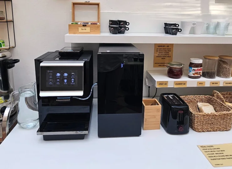 Można sobie zrobić herbatę albo kawę z ekspresu