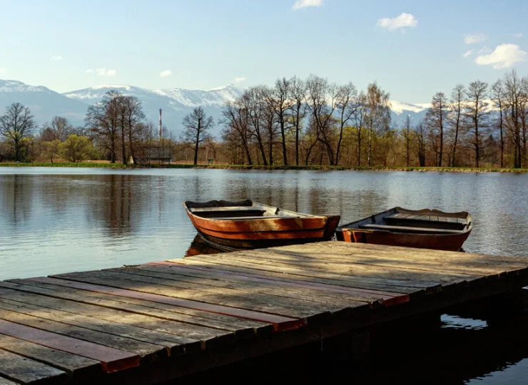 Widok na Karkonosze znad stawu w Bukowcu