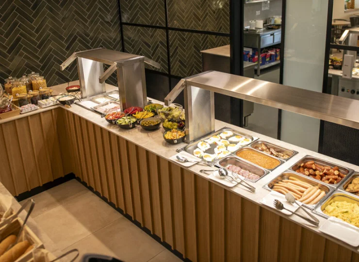 Bufety są przyrządzane w porze śniadania i obiadokolacji