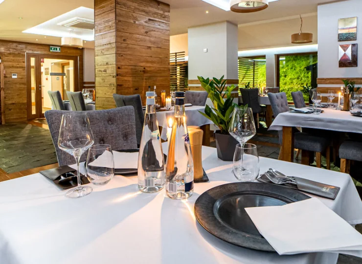 Eleganckie wnętrze restauracji oraz niepowtarzalna atmosfera