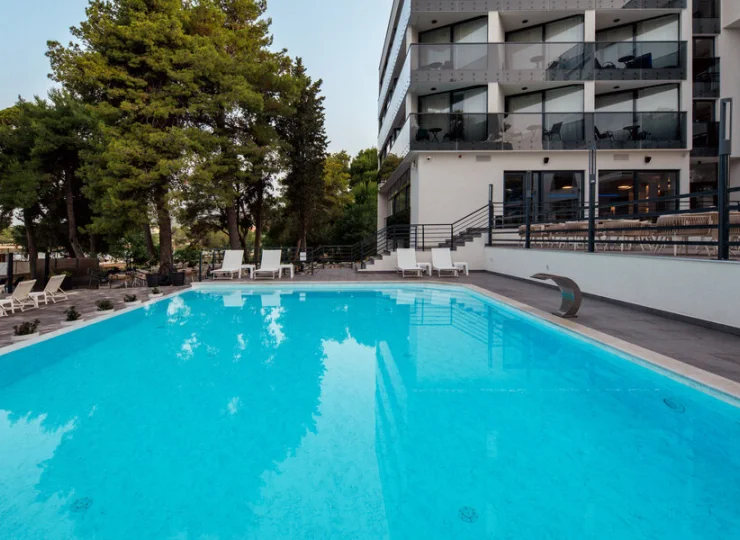 SeeSea to hotel z basenem przy plaży