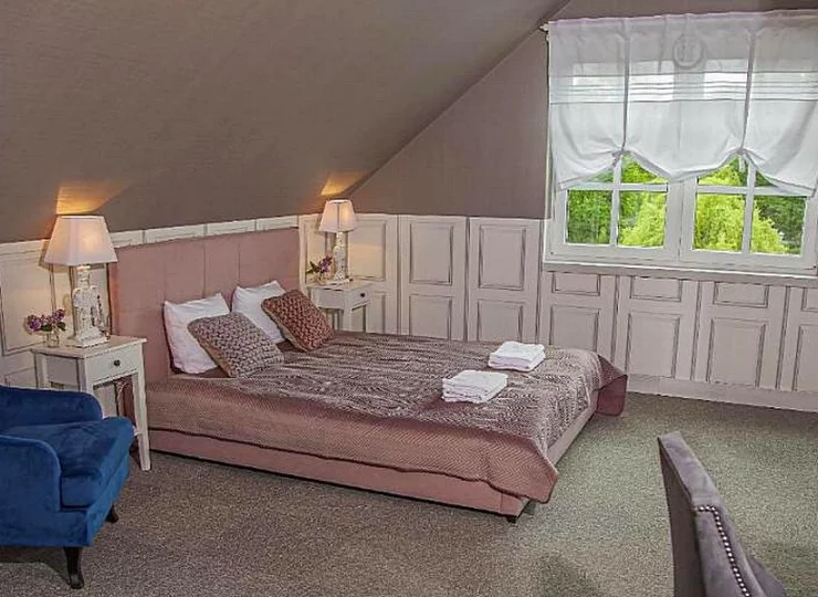 Pokoje urządzono w rustykalnym, przytulnym stylu