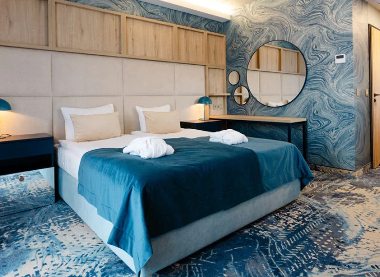 Przytulna choć przestronna sypialnia Apartamentu Prime Sky