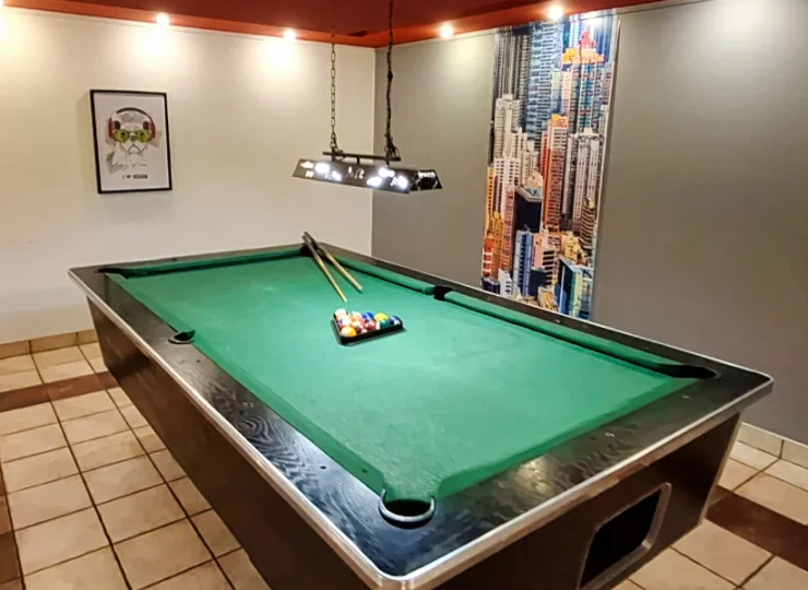 Można tu zagrać w bilard