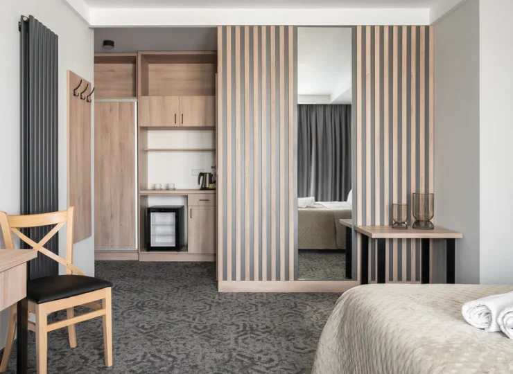 Pokój comfort plus ma większą powierzchnię od pokoju comfort