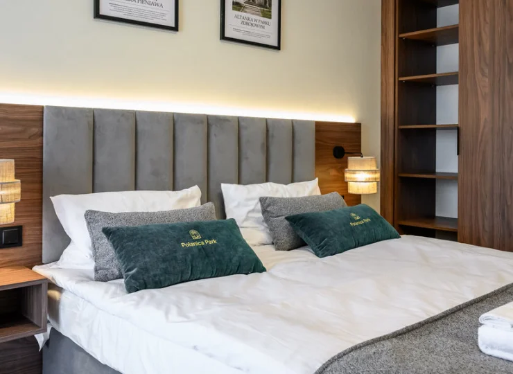Apartamenty są elegancko i nowocześnie urządzone