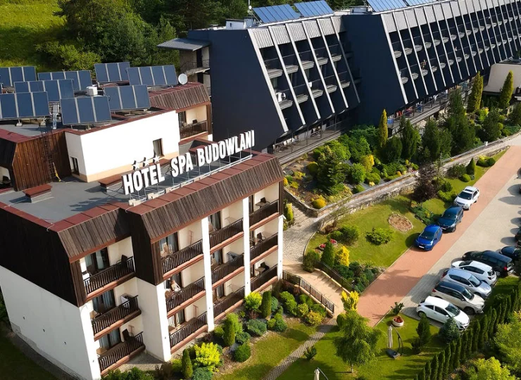 Hotel SPA Budowlani mieści się przy ul. Zdrojowej