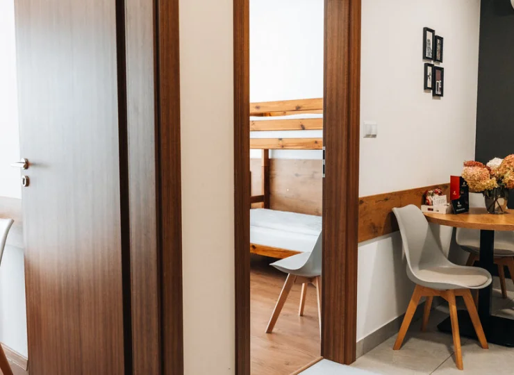 W Apartamencie Superior 6-os. łóżko piętrowe jest w obu sypialniach