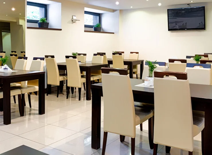 W restauracji nie brakuje stolików dla gości