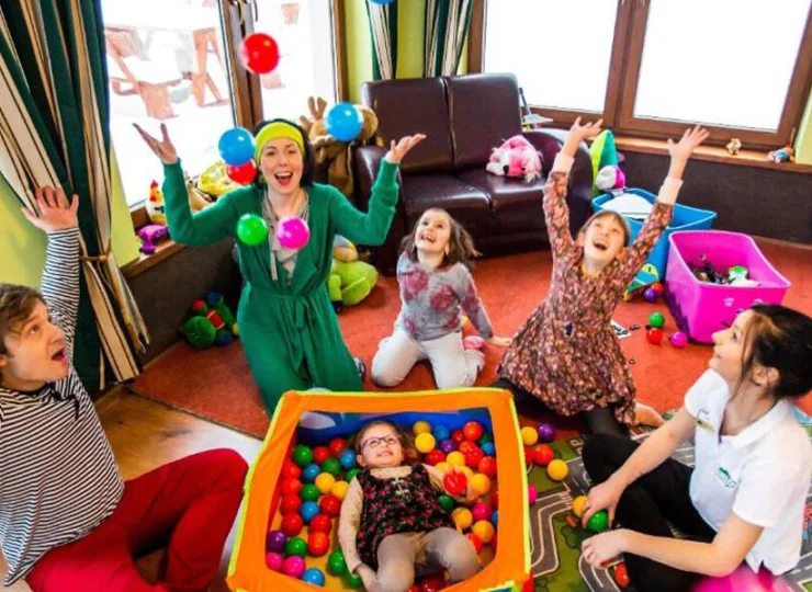To hotel z atrakcjami dla rodzin z dziećmi
