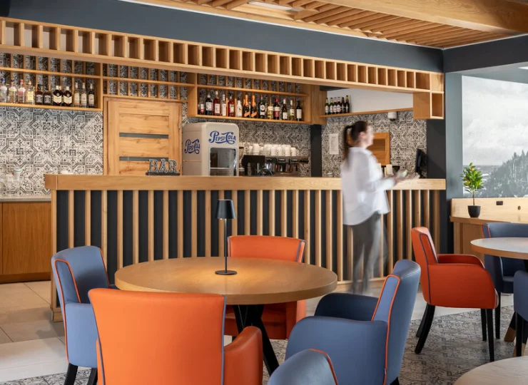 Rezydencja Ambre przygotowuje dla gości śniadanie, obiad i kolację