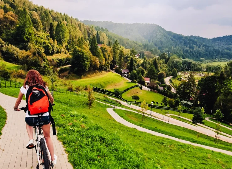Atrakcje okolicy: liczne malownicze trasy rowerowe