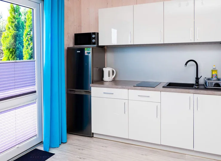 W apartamencie jest wyposażony aneks kuchenny