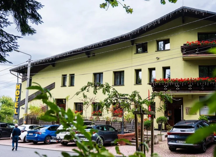 Hotel jest położony blisko szlaków turystycznych