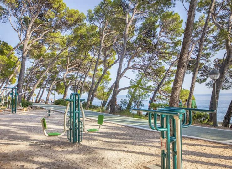 Można ćwiczyć na powietrzu z widokiem na morze