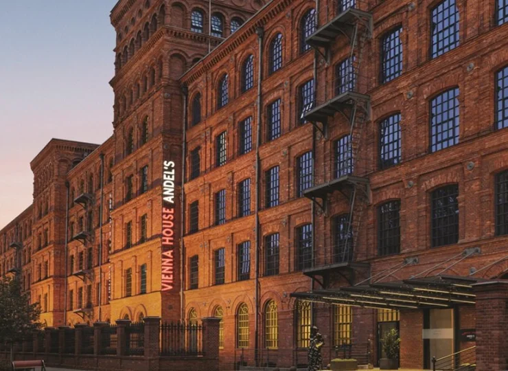 Hotel w samym centrum kompleksu Manufaktura, w budynku dawnej przędzalni
