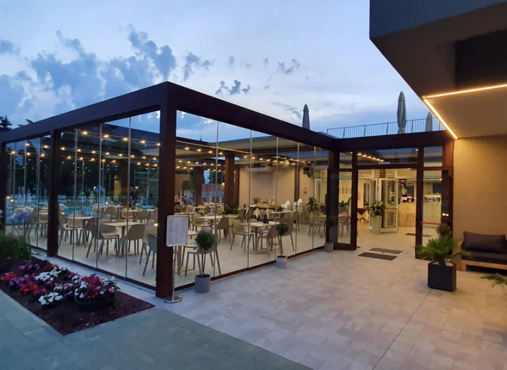 Obiadokolacje są podawane w formie menu dnia (do wyboru z 3 propozycji)