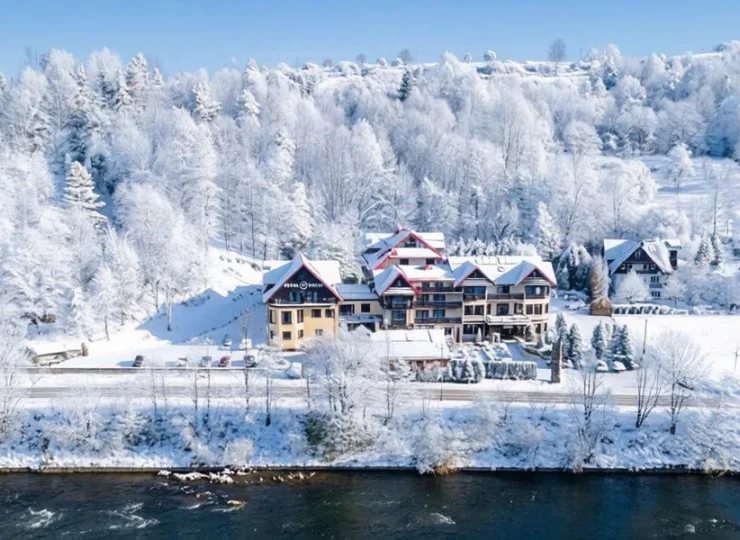 Obiekt znajduje się na południowym zboczu Wysokiej Góry (527 m n.p.m.)