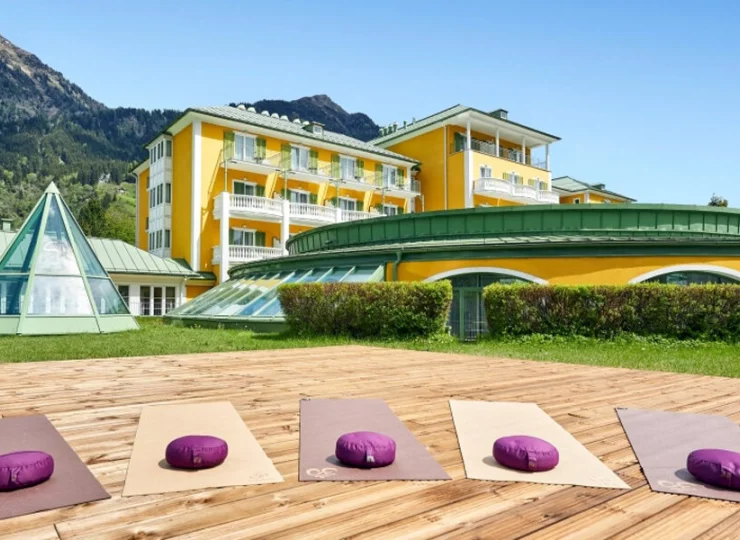 Latem można korzystać z przestrzeni do jogi i terenu rekreacyjnego