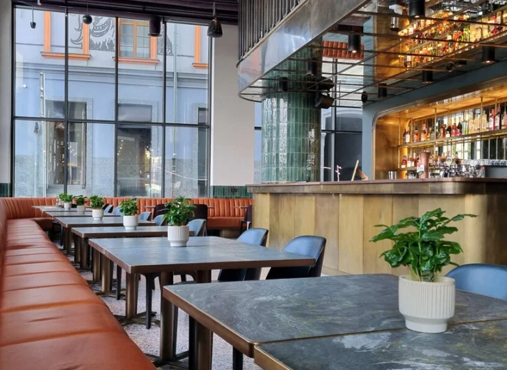 Hotel posiada restaurację i lobby bar