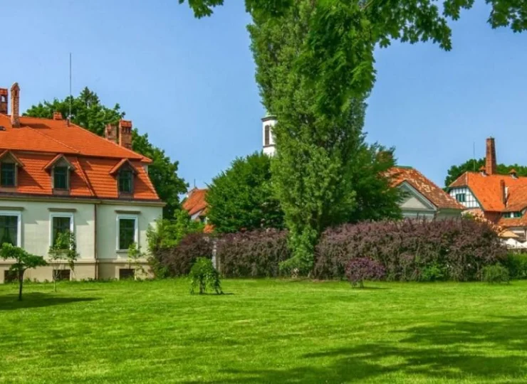 Hotel składa się z kilku budynków