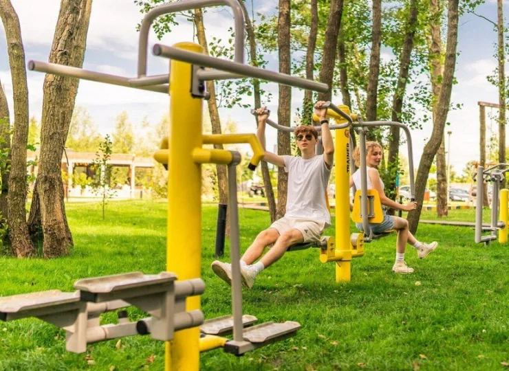 W siłowni na świeżym powietrzu można zadbać o formę
