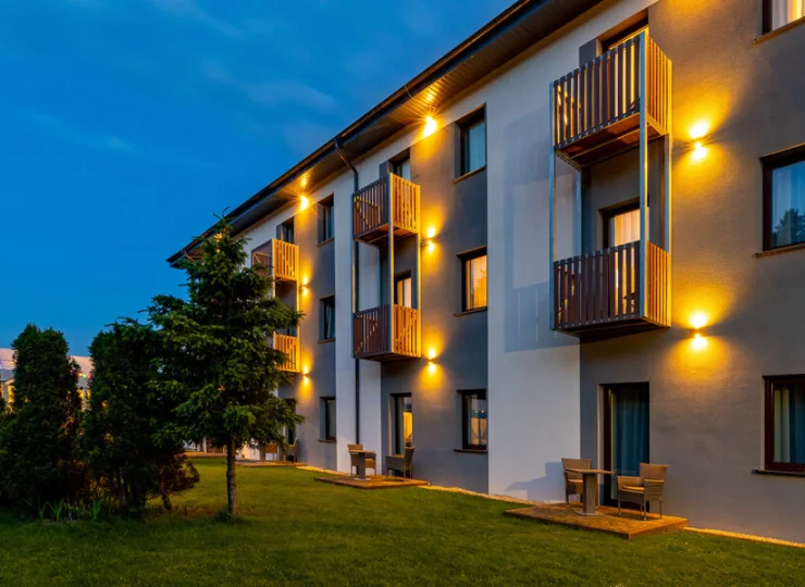 Budynek Awilli nocą