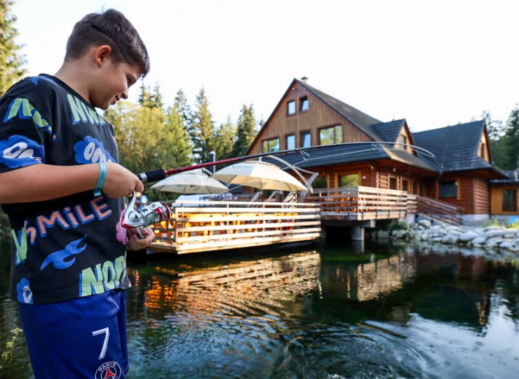 W stawie można łowić pstrągi