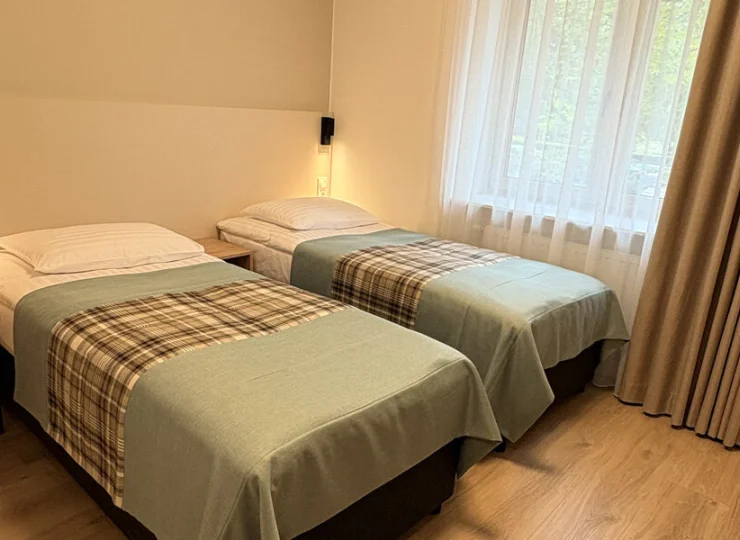 W każdym pokoju znajdziecie czajnik i lodówkę