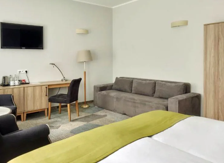 Kanapa w pokoju 3-osobowym