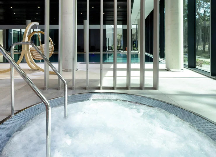Wewnętrzne jacuzzi pozwalają na rozluźnienie