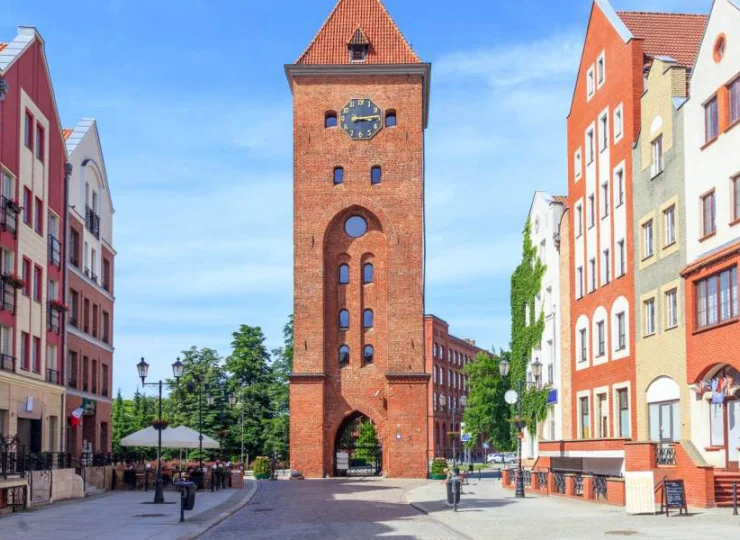 Elbląg to miasto z zabytkami. Na zdjęciu: Brama Targowa