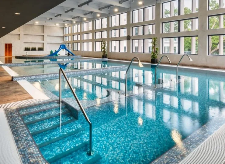 Basen jest znakomitym miejscem na relaks przez cały rok