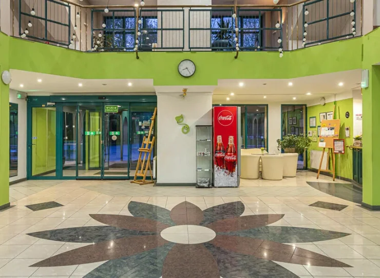 Obiekt posiada własną recepcję i odświeżone lobby