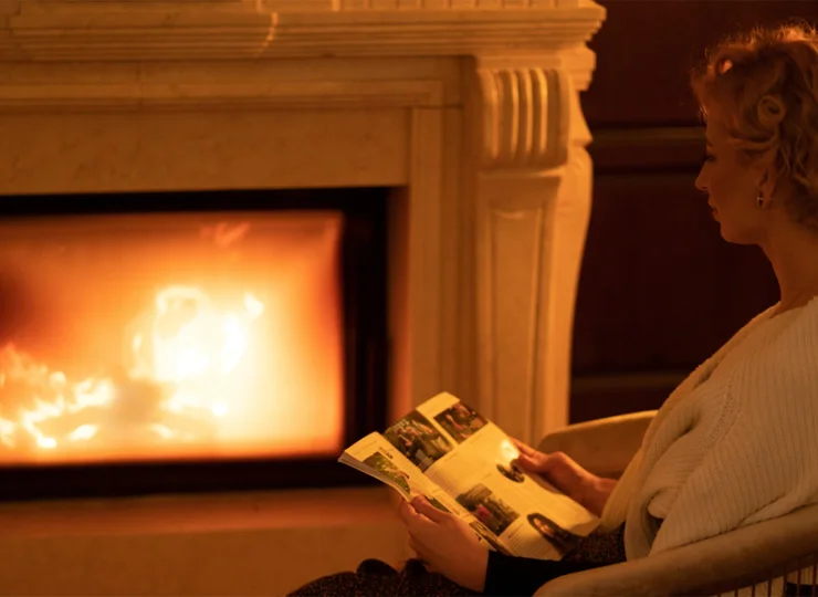 W hotelu mieści się nastrojowy kominek