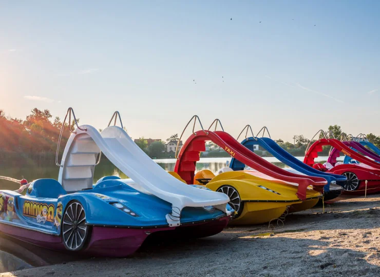 Jest też wypożyczalnia rodzinnego sprzętu wodnego