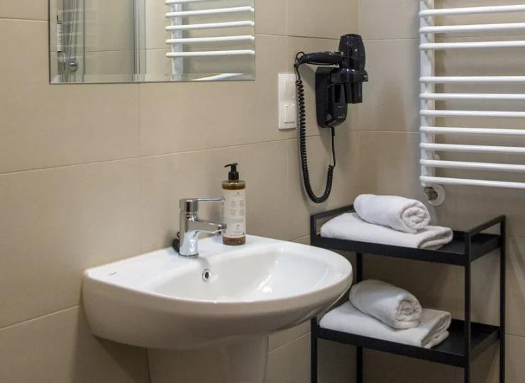 Każdy pokój ma nowoczesną łazienkę