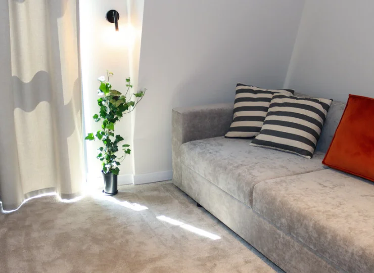 Jedna z dwóch sypialni w apartamencie premium