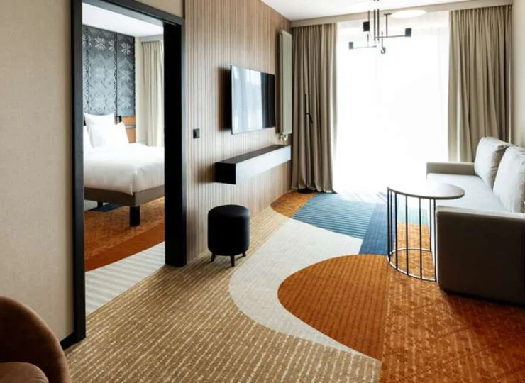 Pokój 2+2 junior suite składa się z dwóch połączonych pomieszczeń