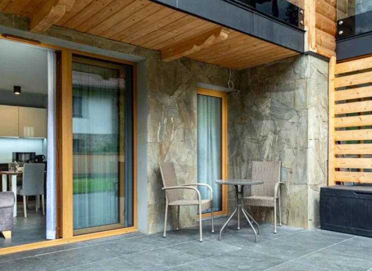 Apartament 1B dysponuje wyjściem na taras