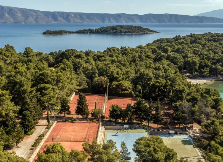 Resort jest malowniczo wkomponowany w śródziemnomorski las sosnowy