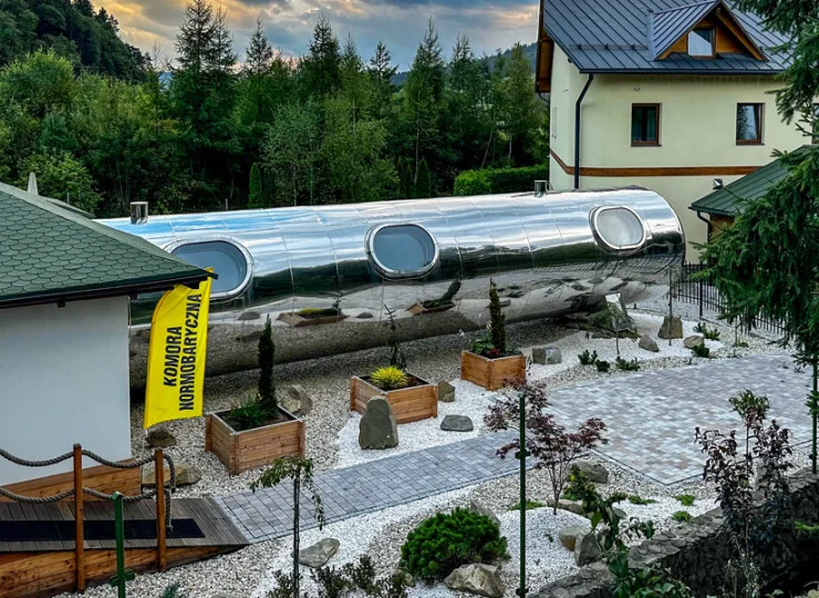 Jest tu także komora normobaryczna, która umożliwia terapię tlenową