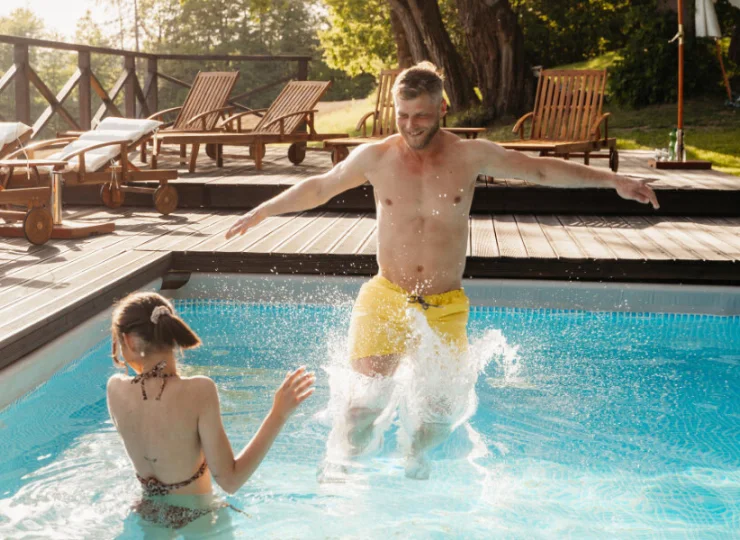 Zewnętrzny basen to znakomite miejsce do odpoczynku