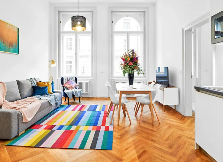 Pokój dzienny apartamentu z odrębną sypialnią