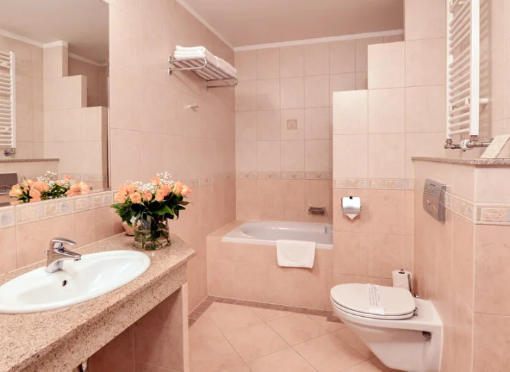 W łazience pokoju standard jest wanna