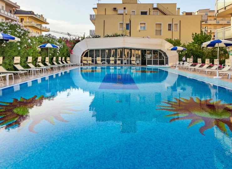 Universal to elegancki hotel z basenem we Włoszech