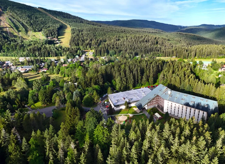 Wellness Hotel Svornost*** to ośrodek u stóp gór