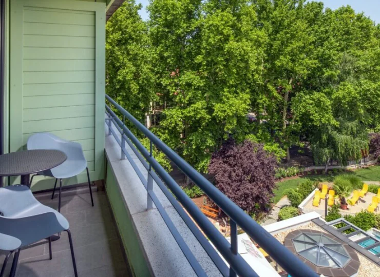 Niektóre pokoje mają balkon