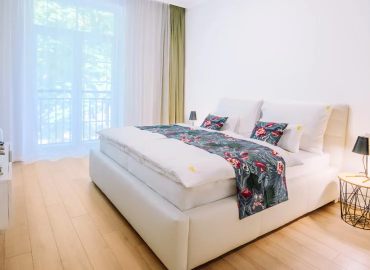 Podwójna sypialnia w apartamencie 2-pokojowym