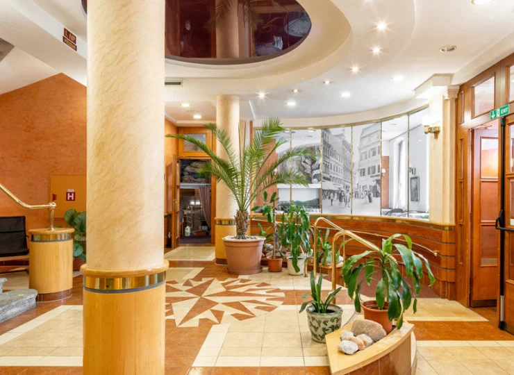 Recepcja hotelu jest dostępna od 8 rano do północy